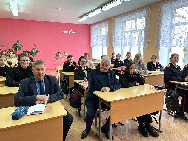 Сергей Мартынов осмотрел в Республике Марий Эл поселковую школу, обновленную в рамках национального проекта «Образование»
