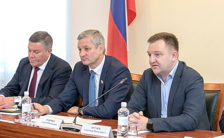 Заседание Дискуссионного клуба при Молодежном парламенте Вологодской области