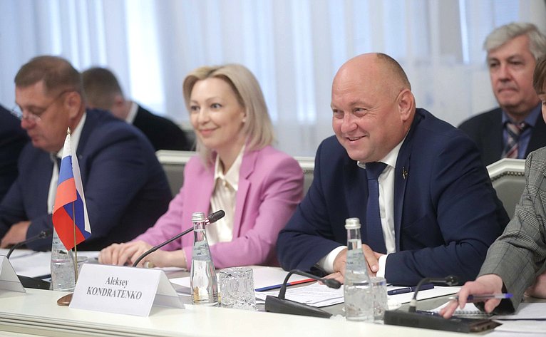 Алексей Кондратенко и Николай Семисотов приняли участие во встрече российских парламентариев с делегацией ПАЧЭС