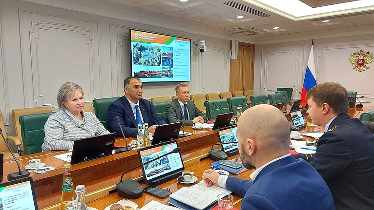 Мохмад Ахмадов и Елена Писарева провели совещание с руководителями российских вузов, которые примут участие в Международной выставке высшего образования «EduTraC Oman 2023»