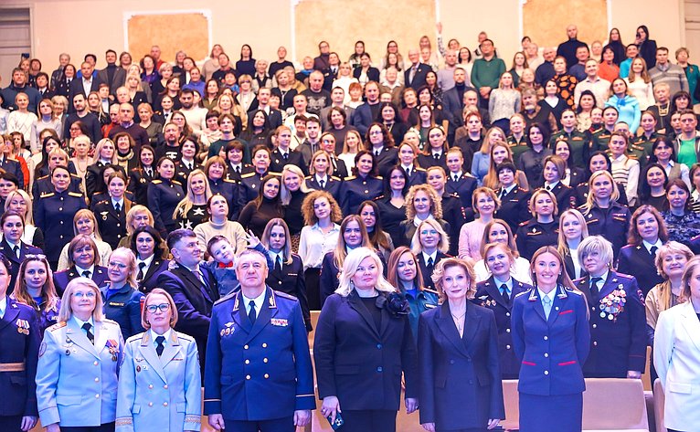 Заместитель Председателя СФ, полковник Вооруженных Сил РФ Инна Святенко открыла первый Московский форум «Женщины в погонах – ZаРазвитие»