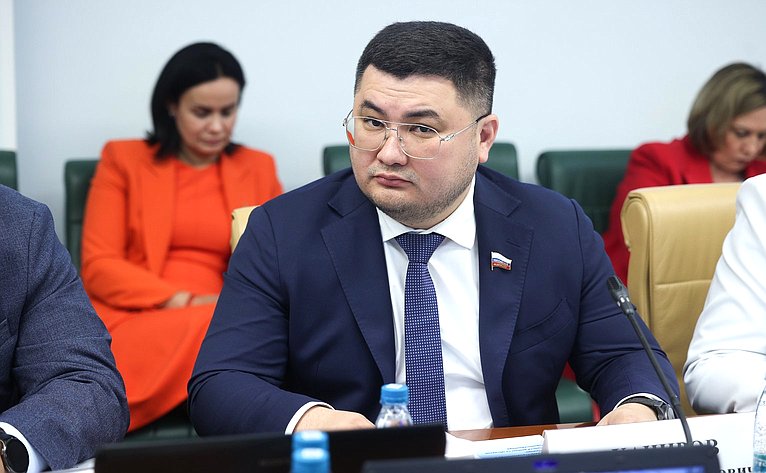 Борис Хачиров
