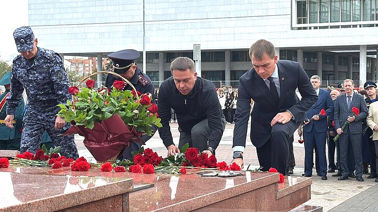 Айрат Гибатдинов почтил память жертв теракта в Беслане