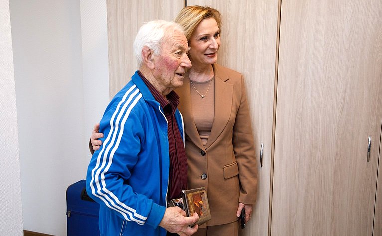 Посещение Корсаковского пансионата для пожилых людей граждан и инвалидов (реализация проекта «Активное долголетие»)