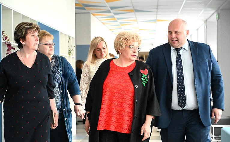 Оксана Хлякина посетила город Елец Липецкой области и вместе с главой города провели осмотр школ, медицинского колледжа и других социально значимых учреждений