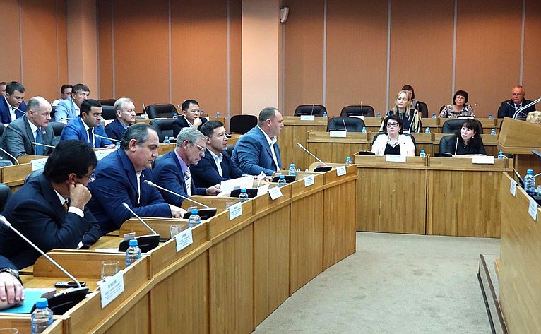 Людмила Талабаева приняла участие во внеочередном заседании Законодательного Собрания