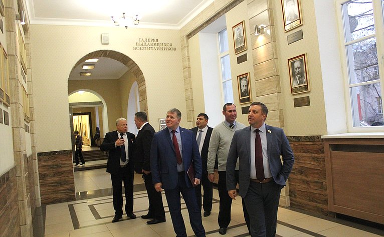Заместитель председателя Комитета СФ по обороне и безопасности Алексей Кондратьев посетил Всероссийские форумы «Золотой эполет» и «Инженер — профессия творческая»