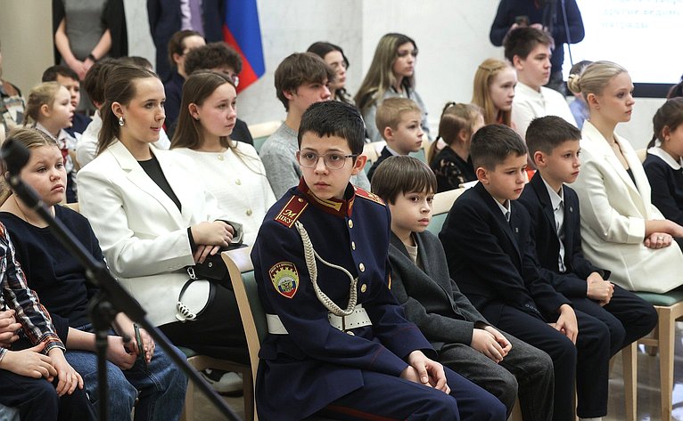 В Совете Федерации состоялась встреча московских школьников с Героями России, сенаторами Российской Федерации — участниками боевых действий