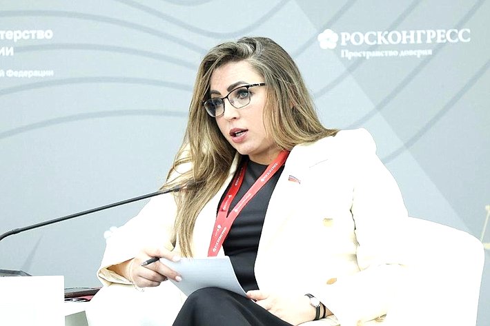 Елена Шумилова выступила на XI Петербургском международном юридическом форуме