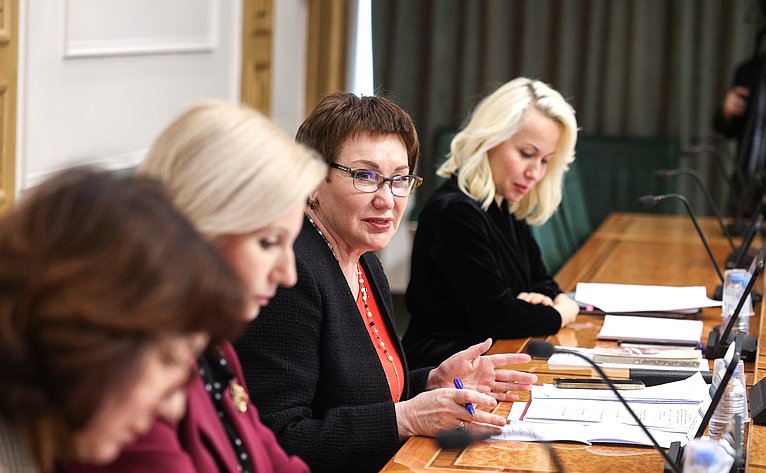 Заседание Экспертного совета по социальному развитию при Комитета Совета Федерации по социальной политике на тему «О проведении Года семьи в Российской Федерации»