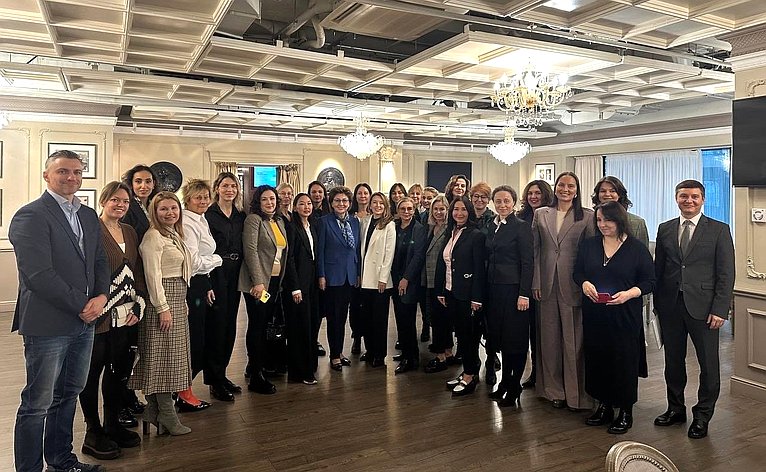 Встреча Галины Кареловой с женщинами-лидерами отрасли, дизайнерами, представителями Министерства промышленности и торговли РФ и Российского экспортного центра