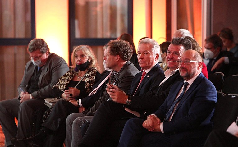 Валерий Пономарев принял участие в дискуссионном мероприятии с Председателем Фонда им. Фридриха Эберта Мартином Шульцем в рамках традиционных «Потсдамских встреч»