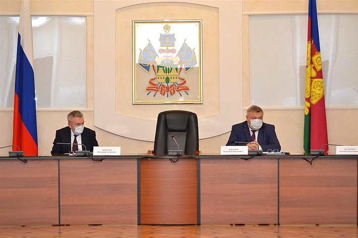 Владимир Бекетов принял участие в заседании рабочей группы в краевом парламенте Кубани