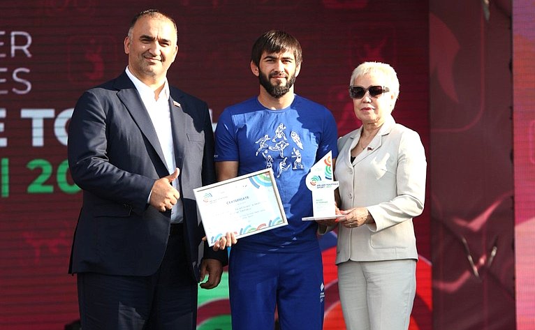 Мохмад Ахмадов принял участие в награждении спортсменов