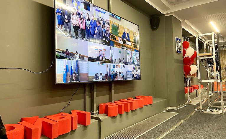 Фарит Мухаметшин провел встречу с международными наблюдателями на выборах Президента России в Самарской области
