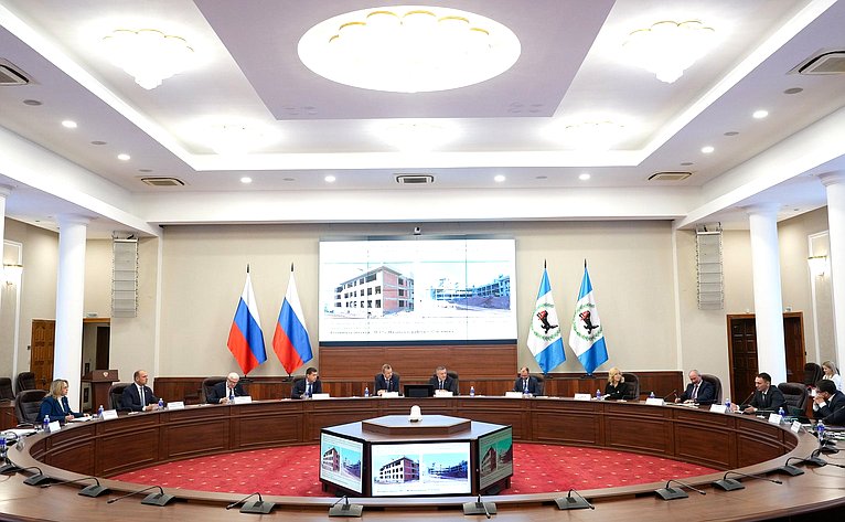Сенаторы приняли участие в совещании по строительству школы в г. Братске
