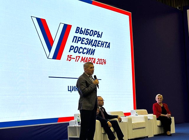 Николай Владимиров ознакомился с предварительными итогами голосования в Чувашии в Центре общественного наблюдения