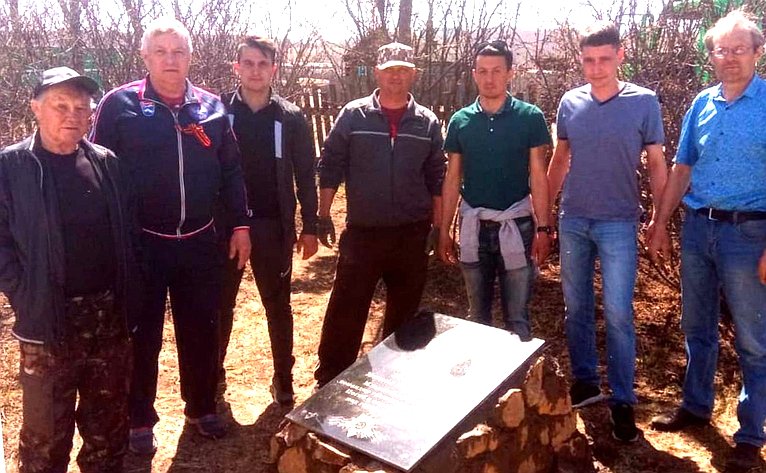 В память о Золотуеве Михаила, деда сенатора Сергея Михайлова, в селе Олекан Нерчинского района была установлена мемориальная плита