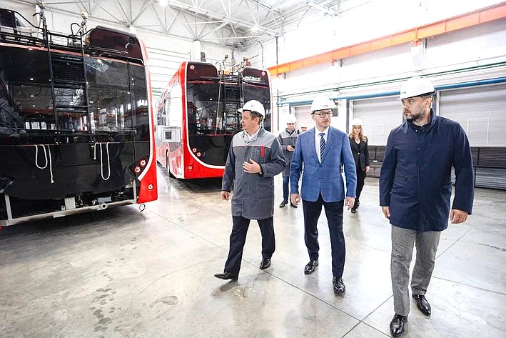 Олег Цепкин посетил новое троллейбусное производство в Челябинске