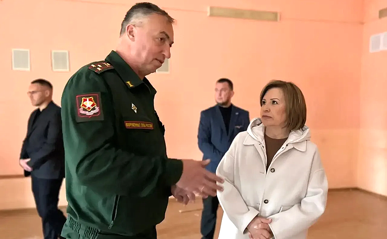 Марина Сидухина посетила военный комиссариат в Новокуйбышевске