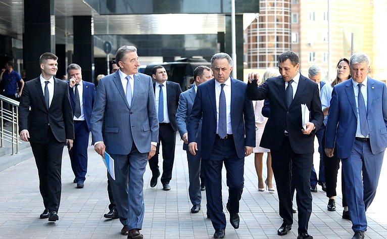Сергей Лукин в составе Правительственной делегации во главе с Виталием Мутко посетил единый сервисный центр АО «Банк ДОМ. РФ»
