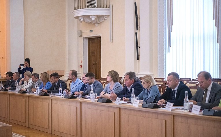 Выездное заседание Комитета СФ по науке, образованию и культуре «Целевое обучение как эффективный механизм подготовки кадров и их закрепления на рынке труда: опыт Смоленской области»