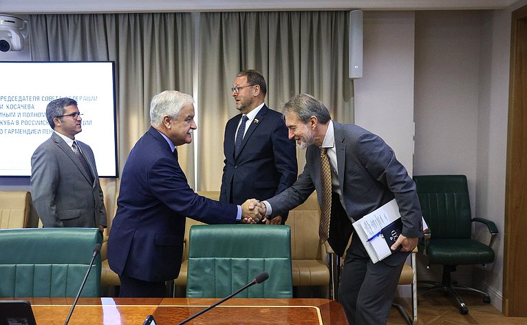 Заместитель Председателя Совета Федерации Константин Косачев провел встречу с Чрезвычайным и Полномочным Послом Республики Куба в РФ