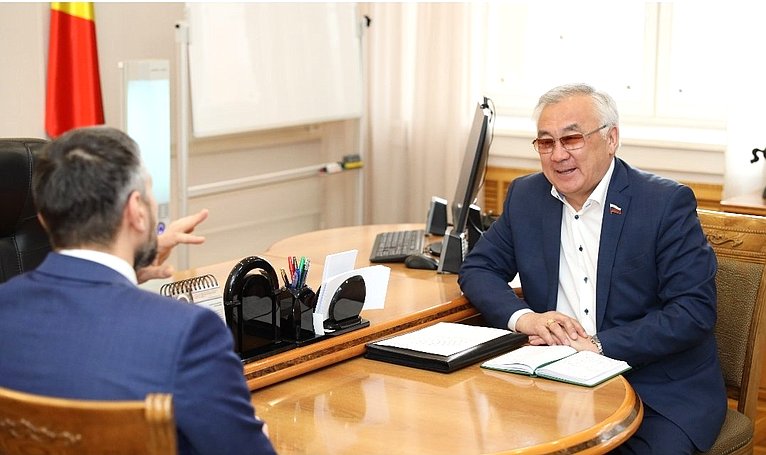 Баир Жамсуев в рамках рабочей поездки по Забайкальскому краю провел встречу с губернатором региона Александром Осиповым
