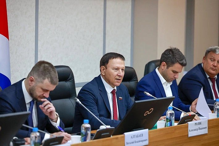 Александр Ролик и Виталий Алтабаев провели расширенное совещание «Перспективы развития малого и среднего предпринимательства на Дальнем Востоке и в Арктике, в том числе в рамках режима Свободный порт Владивосток (СПВ)»