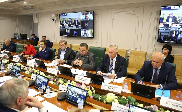 Заседание рабочей группы Комитета СФ по Регламенту и организации парламентской деятельности по модернизации законодательства РФ в области развития потребительской кооперации