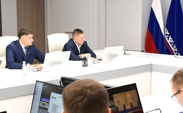 Губернатор Ямала провел совместное заседание правительства округа и сенаторов, представляющих регион в Совете Федерации