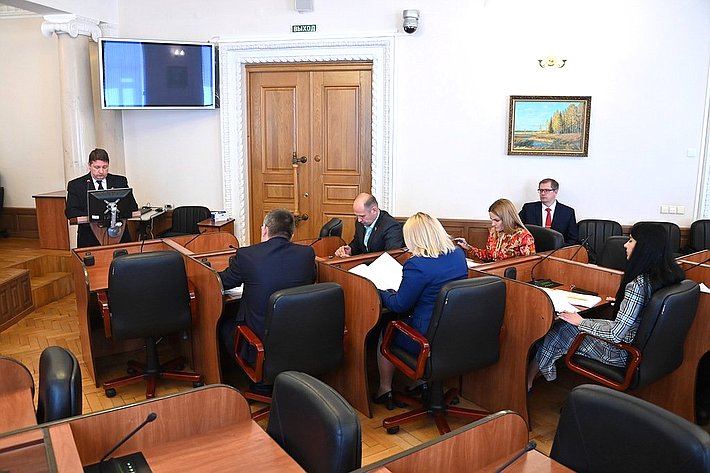 Ирина Кожанова приняла участие в заседании комитета Смоленской областной Думы по вопросам агропромышленного комплекса