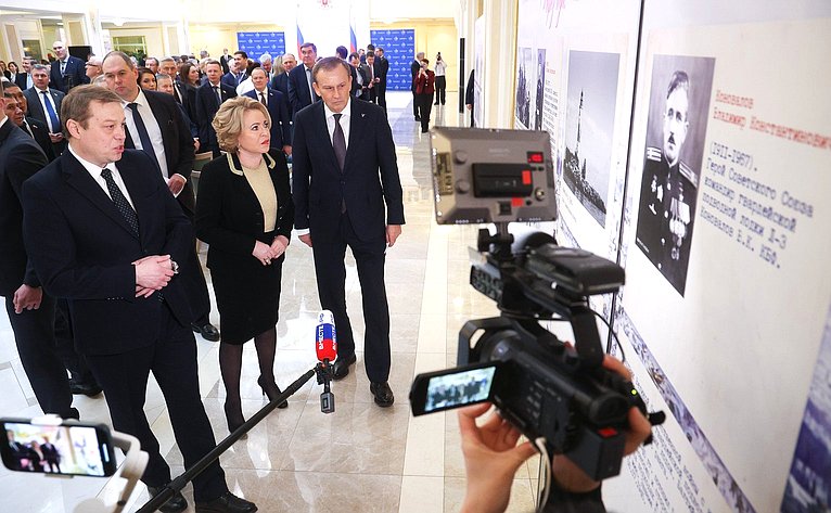 Торжественное открытие патриотической выставки архивных фотографий о блокаде Ленинграда времен 1941–1944 годов «Помните! Через века, через года,-помните!»