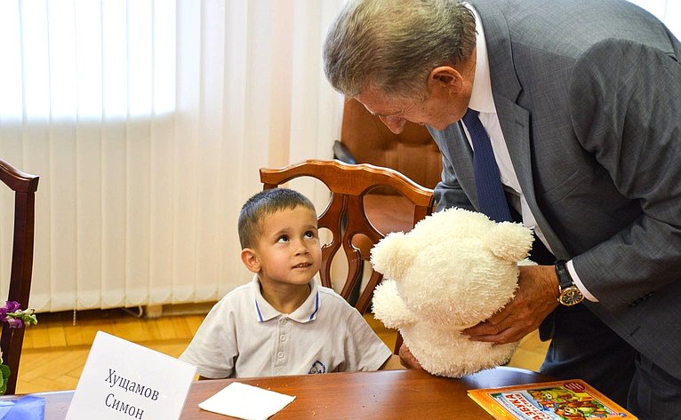Сергей Лукин принял участие в ежегодной всероссийской акции «Собери ребёнка в школу»