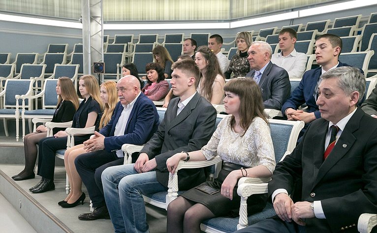 И. Ахметзянов и О. Морозов поздравили студентов из Татарстана, победивших в конкурсе ко Дню российского парламентаризма