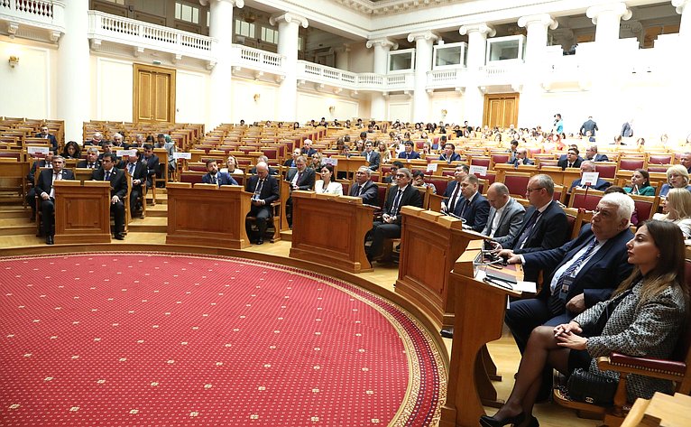 Пленарное заседание Международного форума «Санкт-Петербург – парламентская столица Содружества»