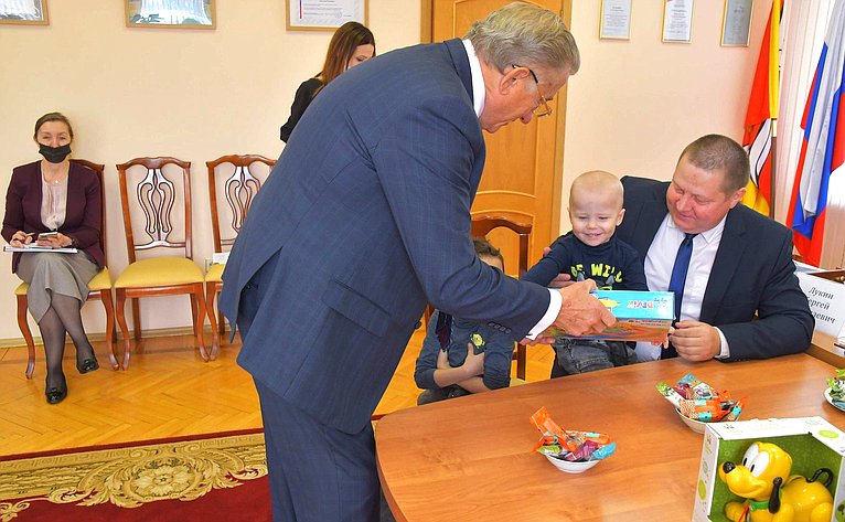 Сергей Лукин в ходе региональной недели провел личный прием граждан