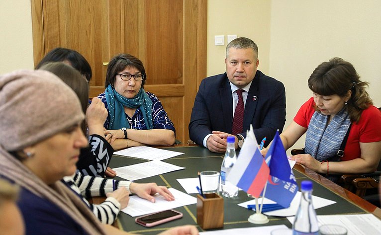 Денис Гусев провёл встречу с семьями мобилизованных жителей Ненецкого АО