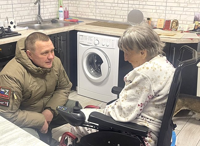 Игорь Кастюкевич передал автоматическую инвалидную коляску жительнице блокадного Ленинграда в Херсонской области