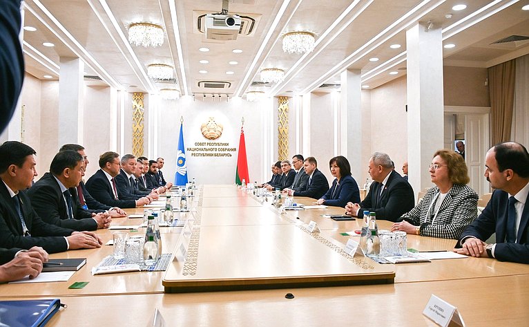 Российские законодатели в рамках визита провели встречу с Председателем Совета Республики Национального собрания Республики Беларусь Натальей Кочановой