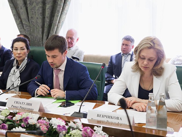 14-06 Горбунов круглый стол 7