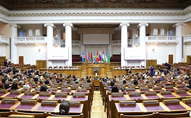 Заключительное пленарное заседание III международного форума «Содружество моды»