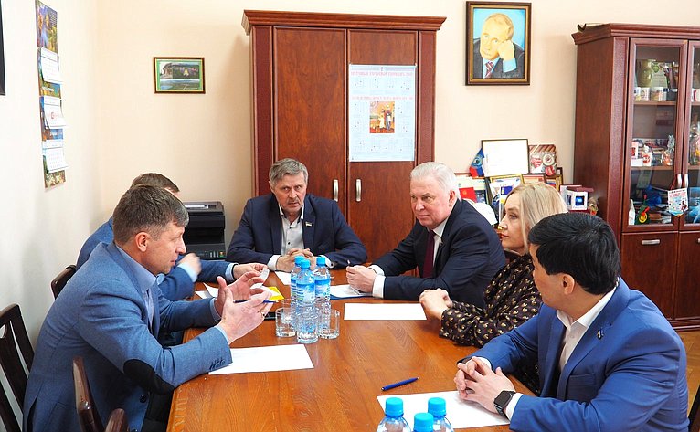 Вячеслав Наговицын в регионе проводит встречи с членами правительства, парламента республики, общественностью, промышленниками и предпринимателями