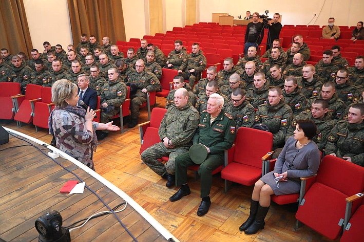 Елена Писарева приняла участие во встрече с военнослужащими отделения подготовки военных топографов