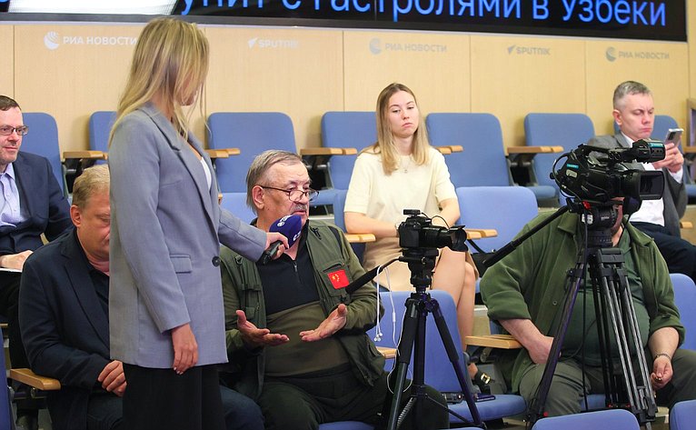 Брифинг председателя Комиссии СФ по защите государственного суверенитета и предотвращению вмешательства во внутренние дела РФ об итогах работы Комиссии в период весенней сессии и о планах на осеннюю сессию в контексте текущих международных событий