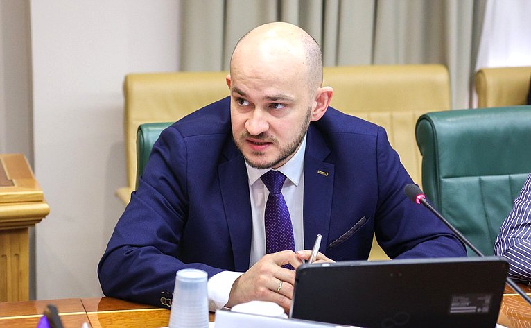 Круглый стол Комитета СФ по конституционному законодательству и государственного строительства «Ответственность за воспрепятствование профессиональной деятельности адвоката как гарантия реализации принципа состязательности и равноправия сторон»
