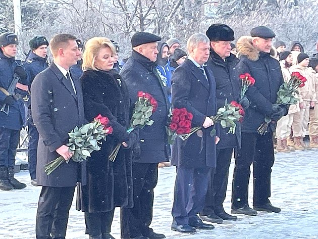 Сергей Рябухин в ходе своей рабочей поездки в регион принял участие в мероприятиях, посвященных Дню неизвестного солдата