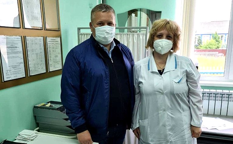Денис Гусев в ходе работы в регионе посетил Оксинскую участковую больницу
