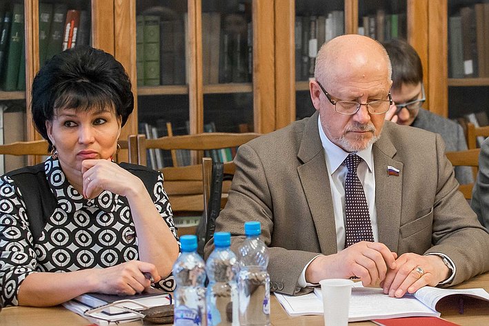 парламентские слушания комитета по культуре Солнцева и Соболев