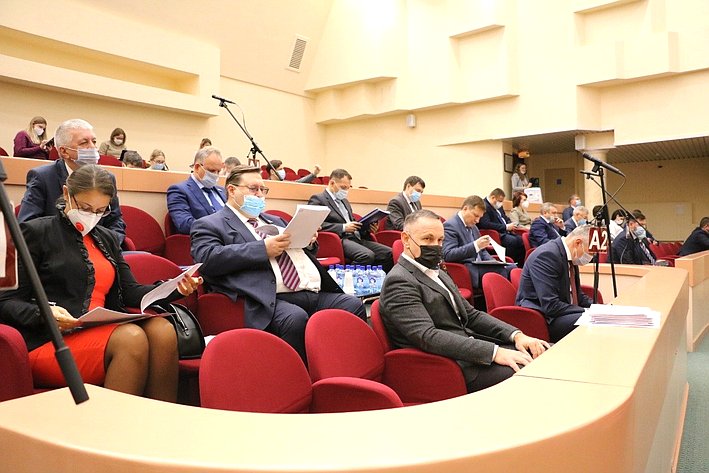 Олег Алексеев участвовал в заседании регионального парламента